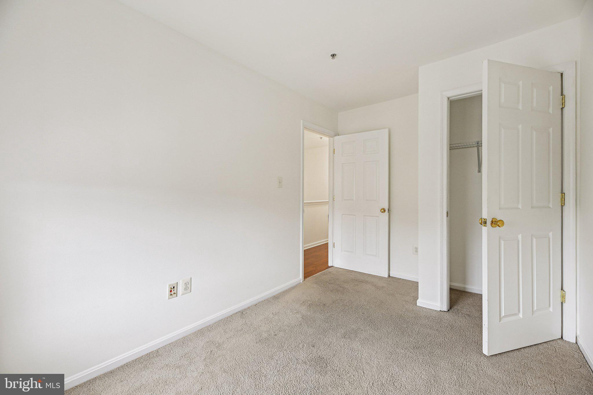 COLLEGE PARKWAY PLACE - Residential Lease