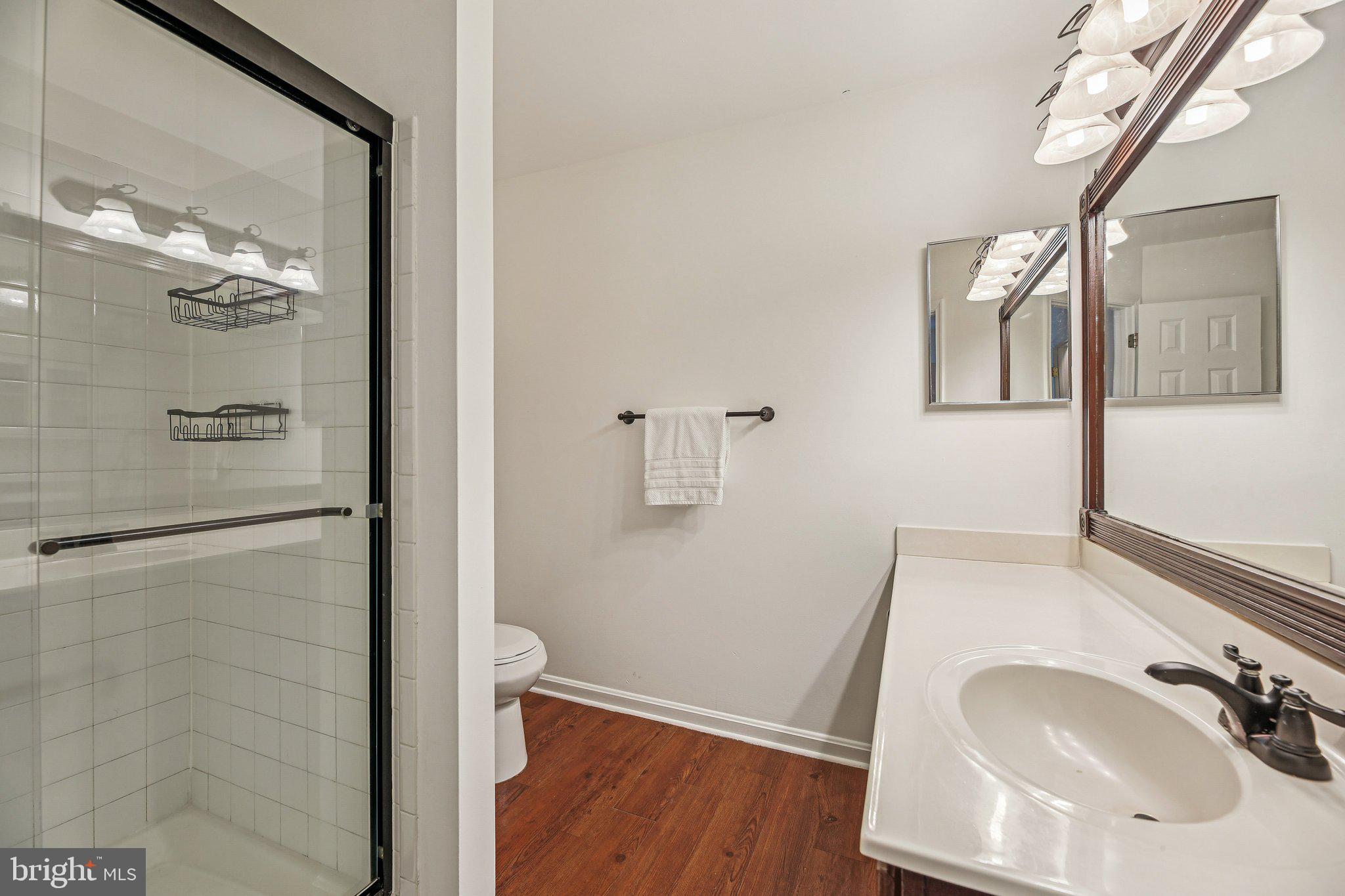 COLLEGE PARKWAY PLACE - Residential Lease