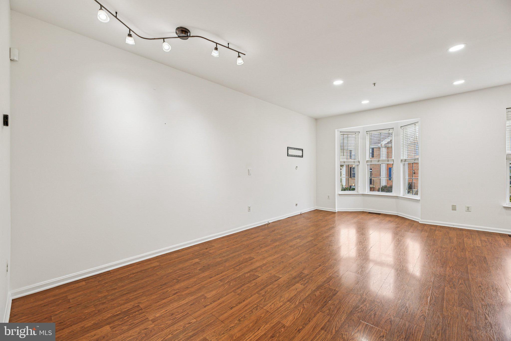 COLLEGE PARKWAY PLACE - Residential Lease
