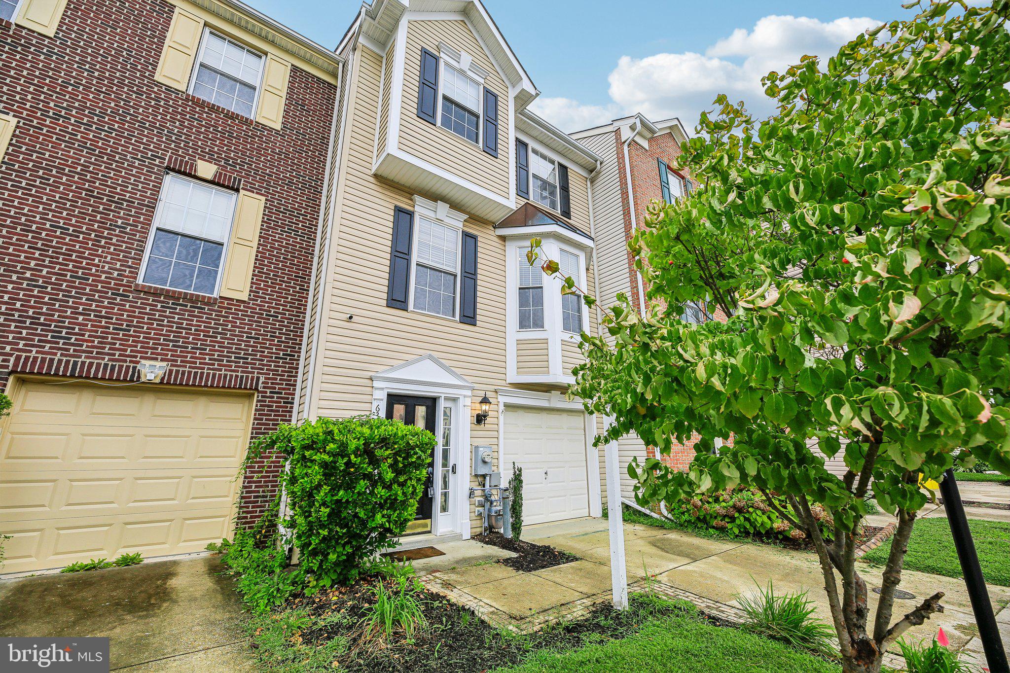 COLLEGE PARKWAY PLACE - Residential Lease