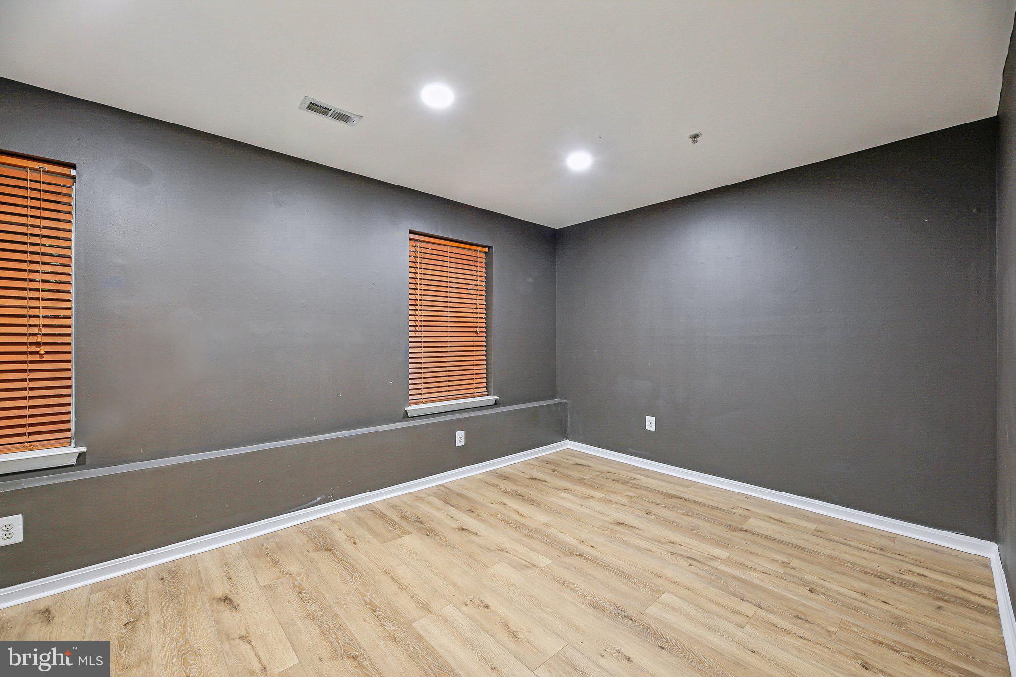 COLLEGE PARKWAY PLACE - Residential Lease