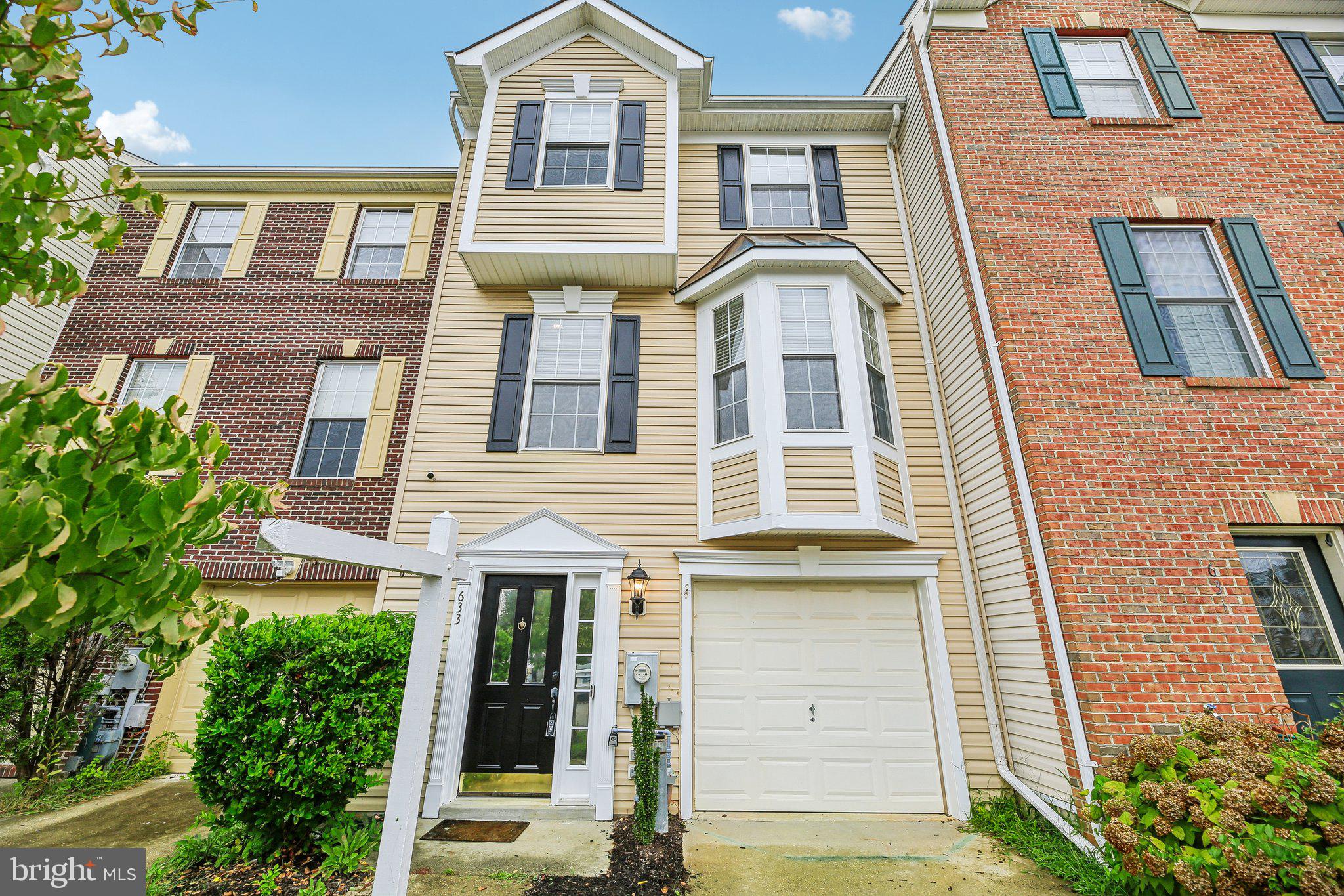 COLLEGE PARKWAY PLACE - Residential Lease