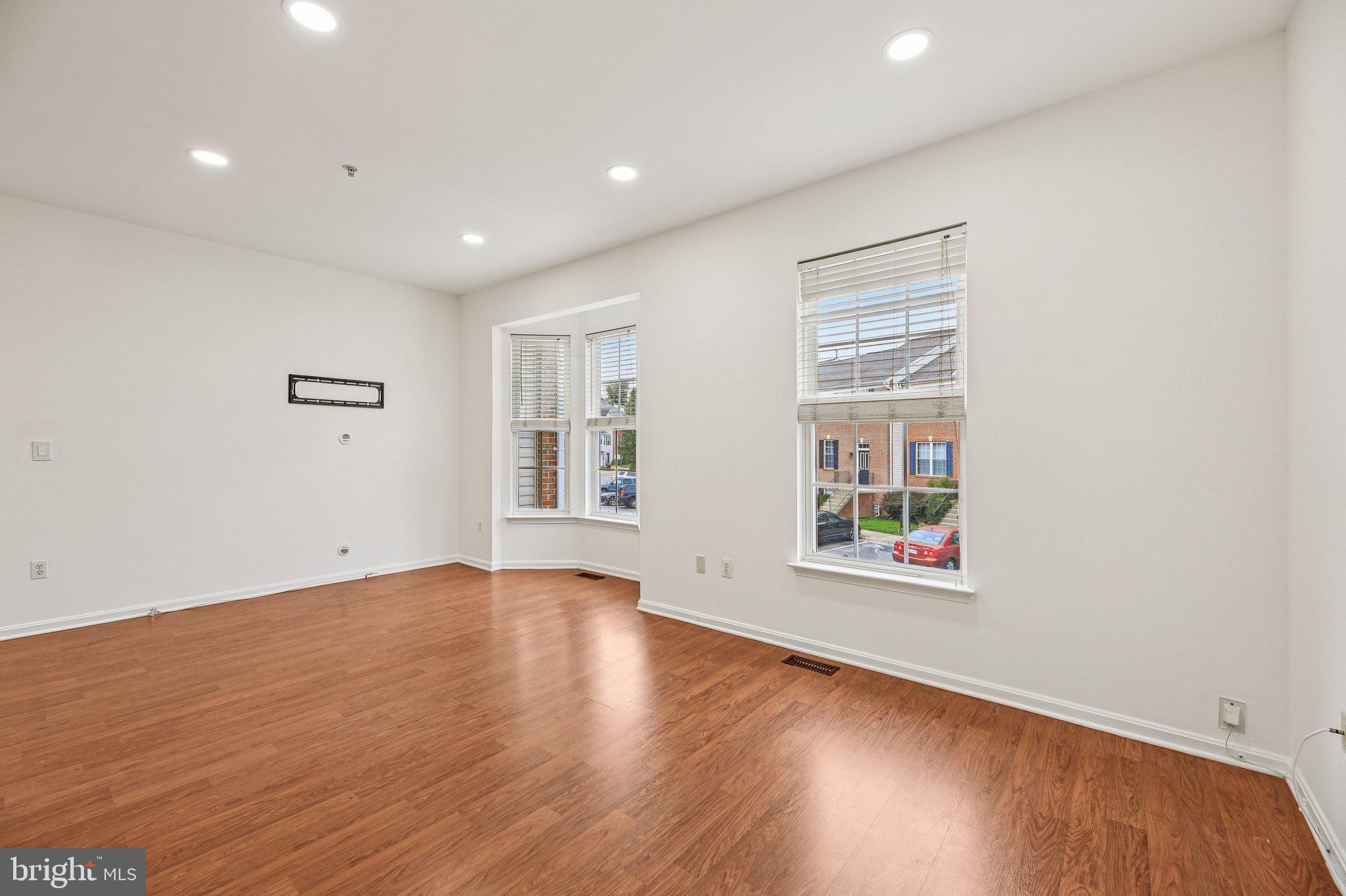COLLEGE PARKWAY PLACE - Residential Lease