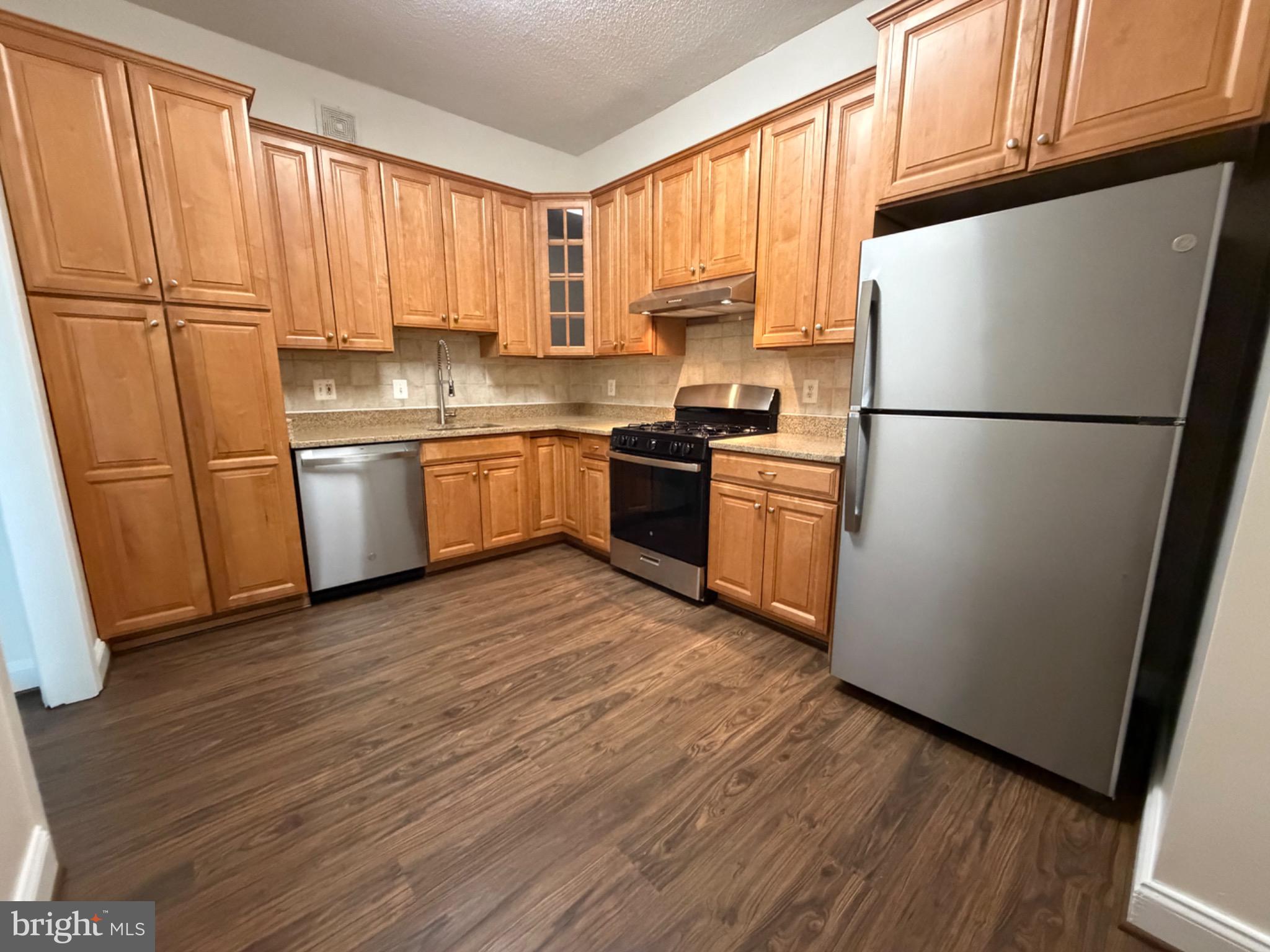 PROMENADE TOWERS - Residential