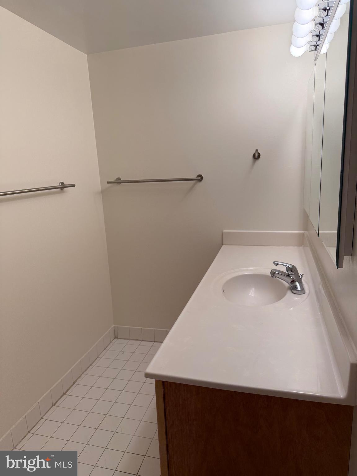 PROMENADE TOWERS - Residential