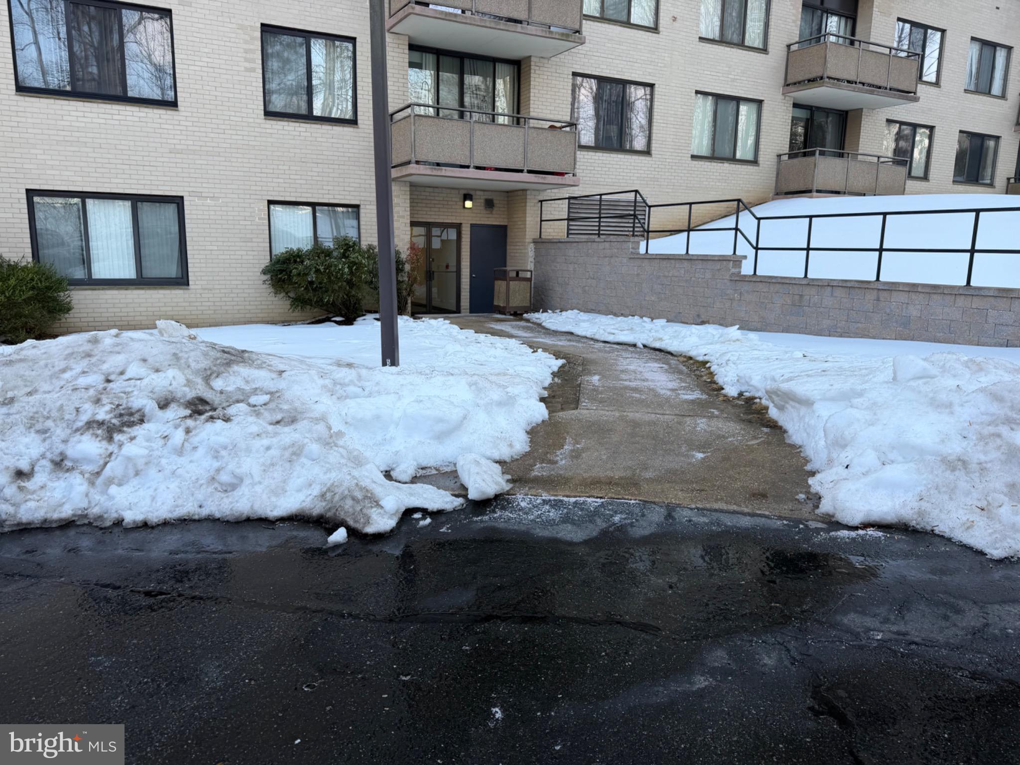 PROMENADE TOWERS - Residential