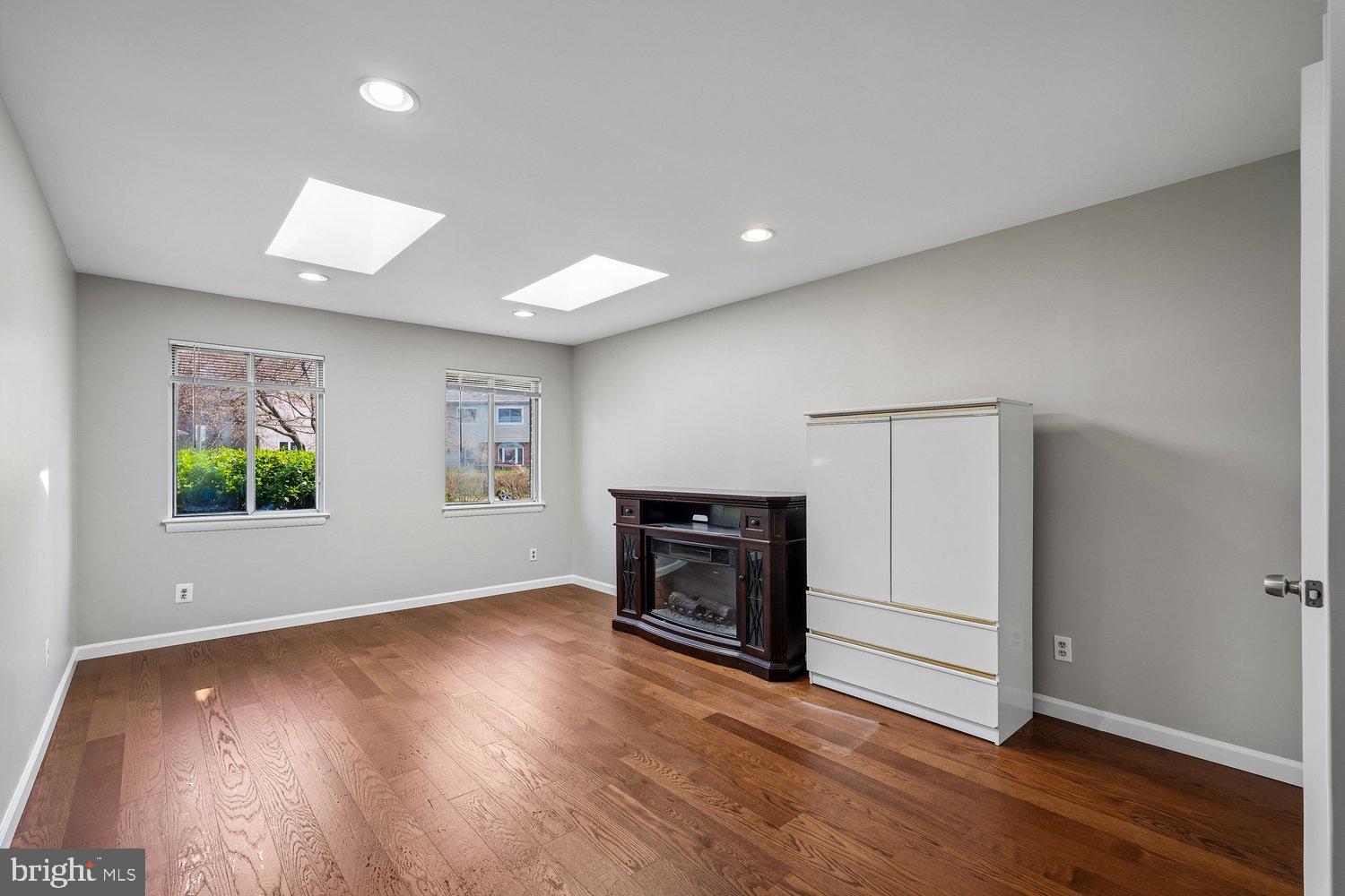 MILL CREEK TOWNE - Residential