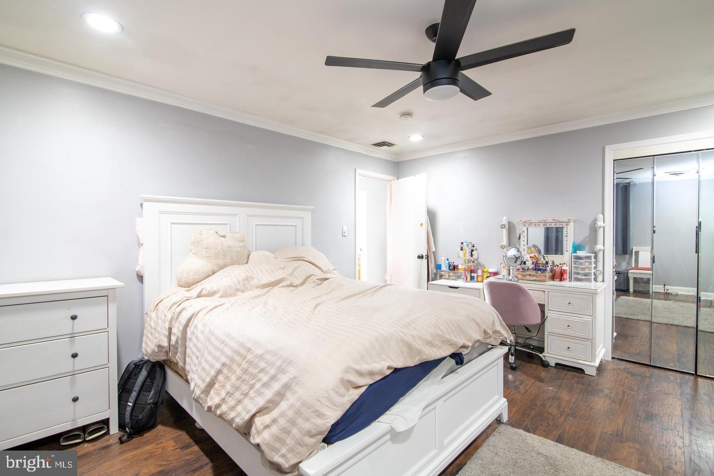 ROSLYN - Residential