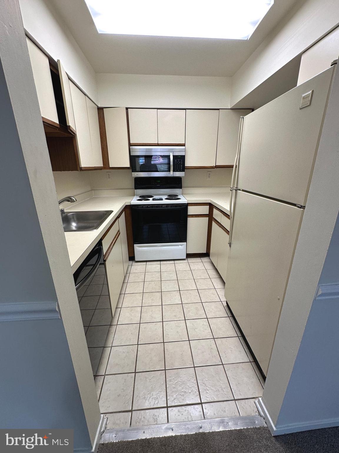 VILLAGE OF KINGS CONTRIVANCE - Residential Lease