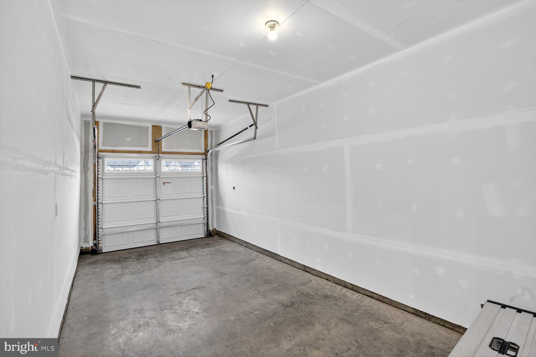 ALEXANDER'S CROSSING - Residential Lease