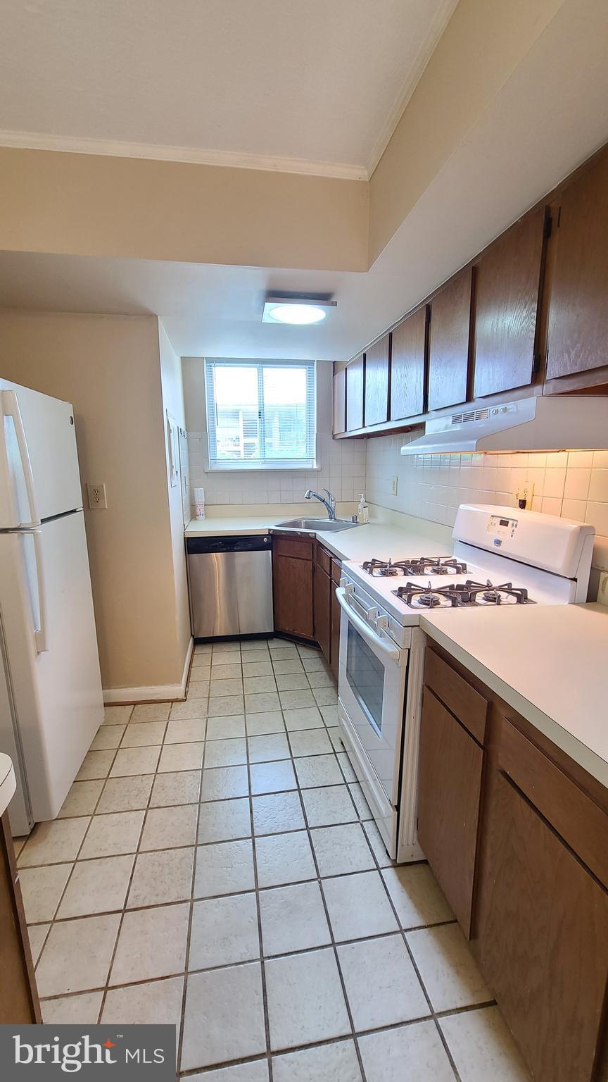 WESTBRIAR - Residential Lease