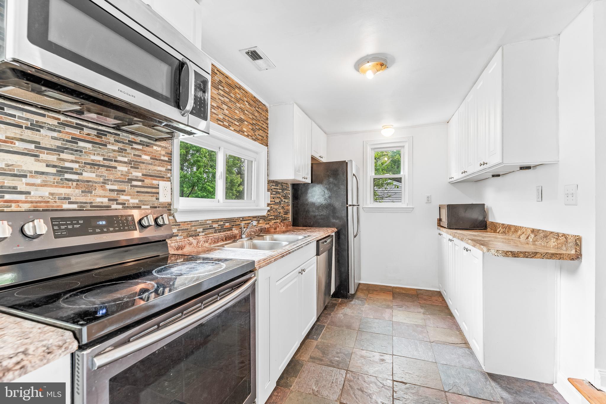 LONG BEACH - Residential