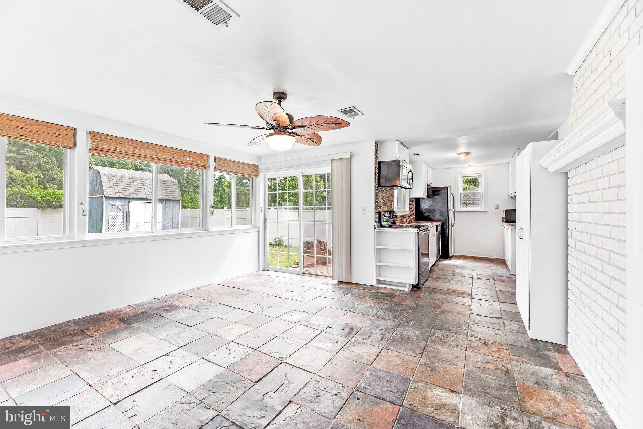 LONG BEACH - Residential