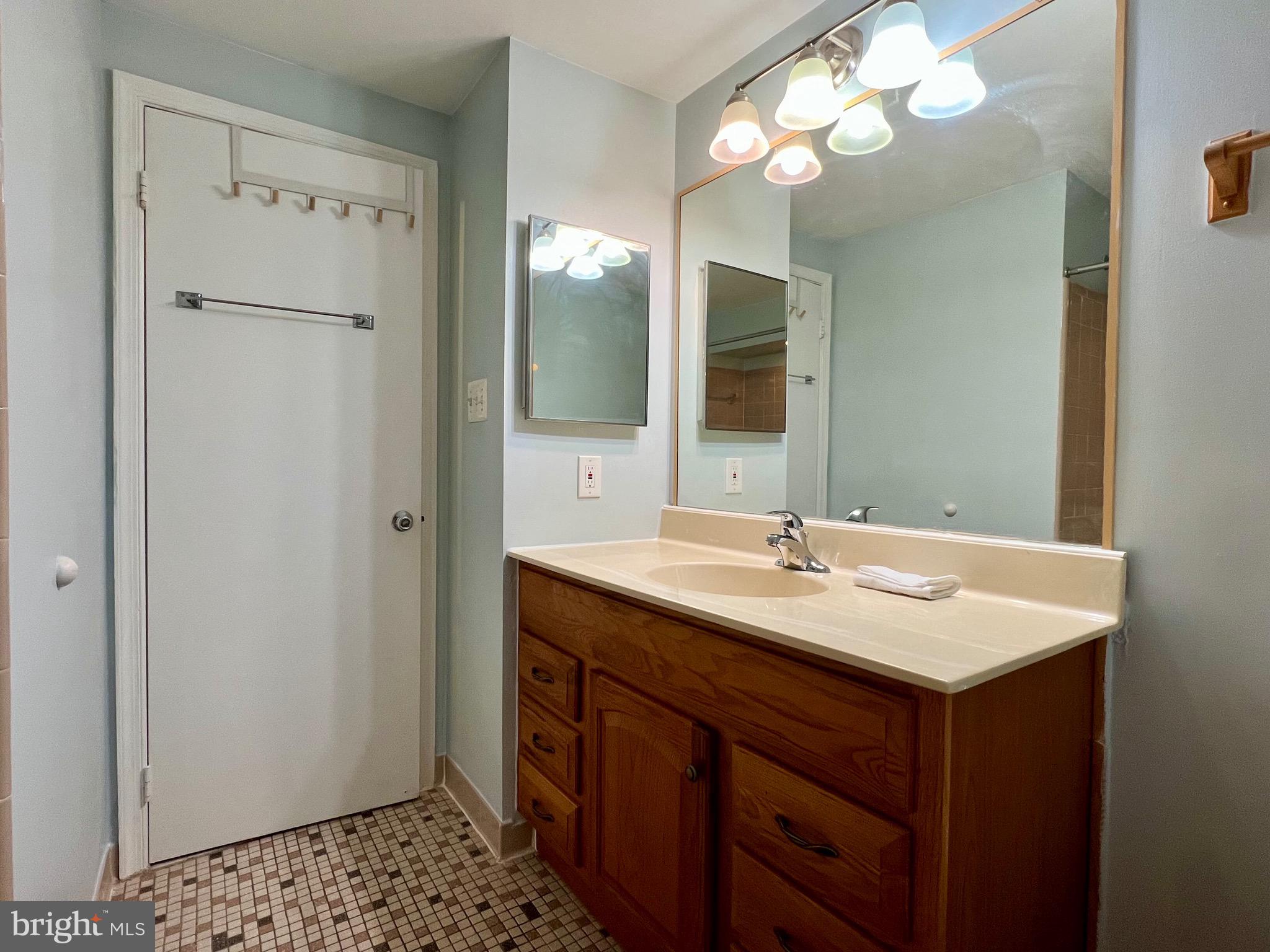 NEW GATE - Residential Lease