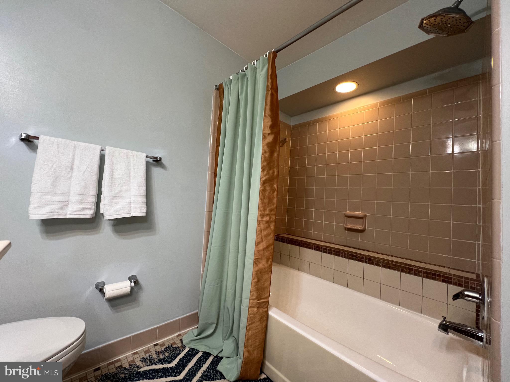 NEW GATE - Residential Lease