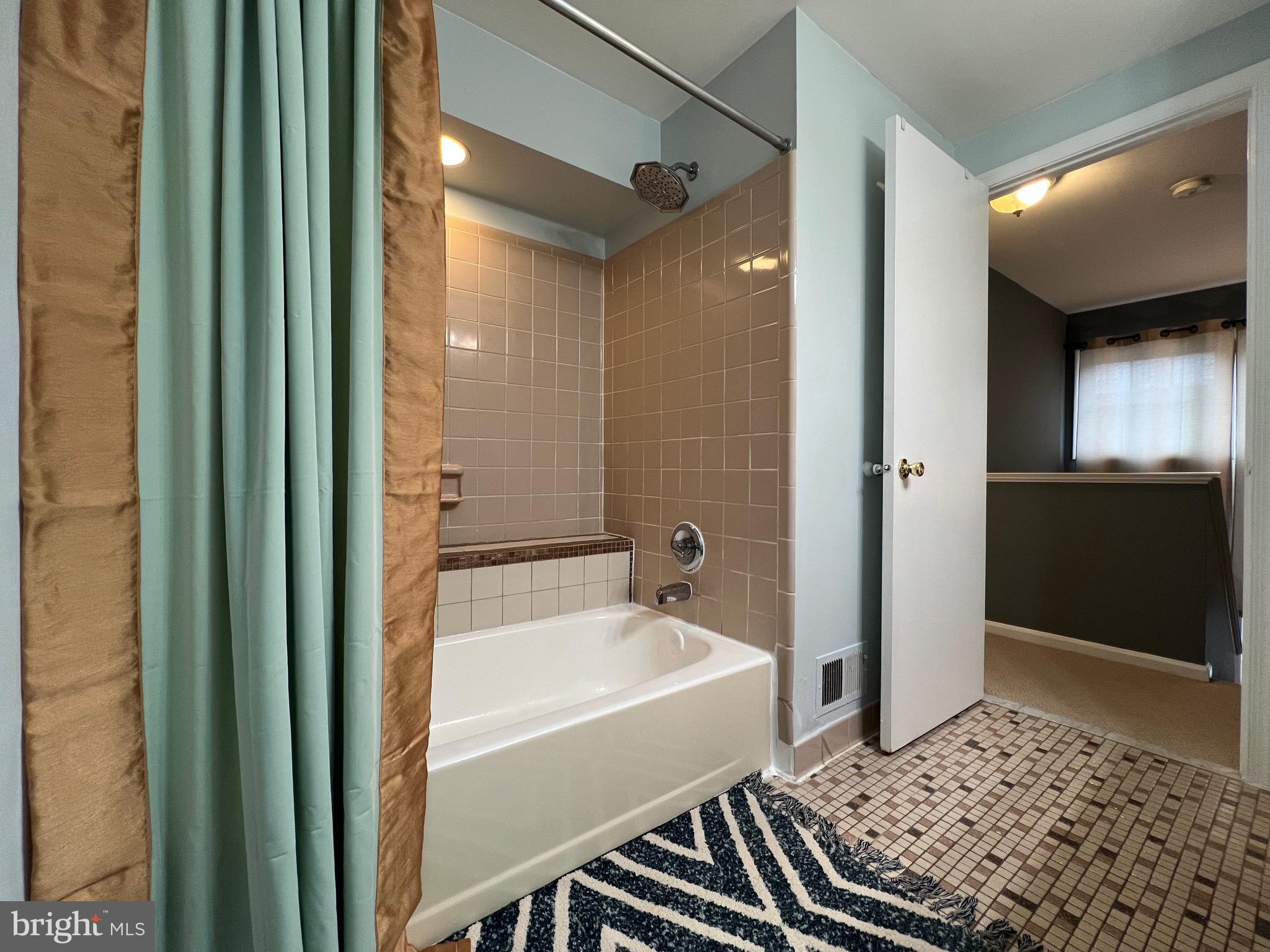 NEW GATE - Residential Lease