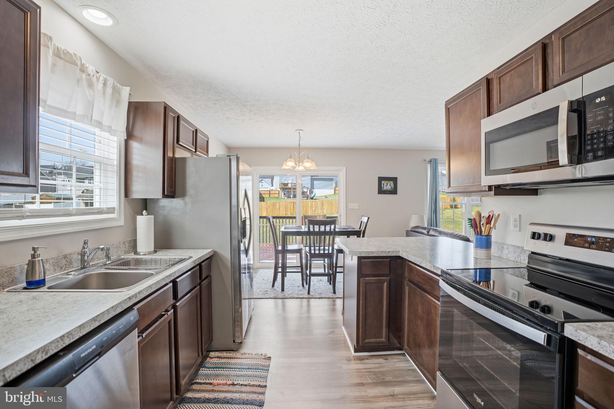 PEBBLE RIDGE - Residential