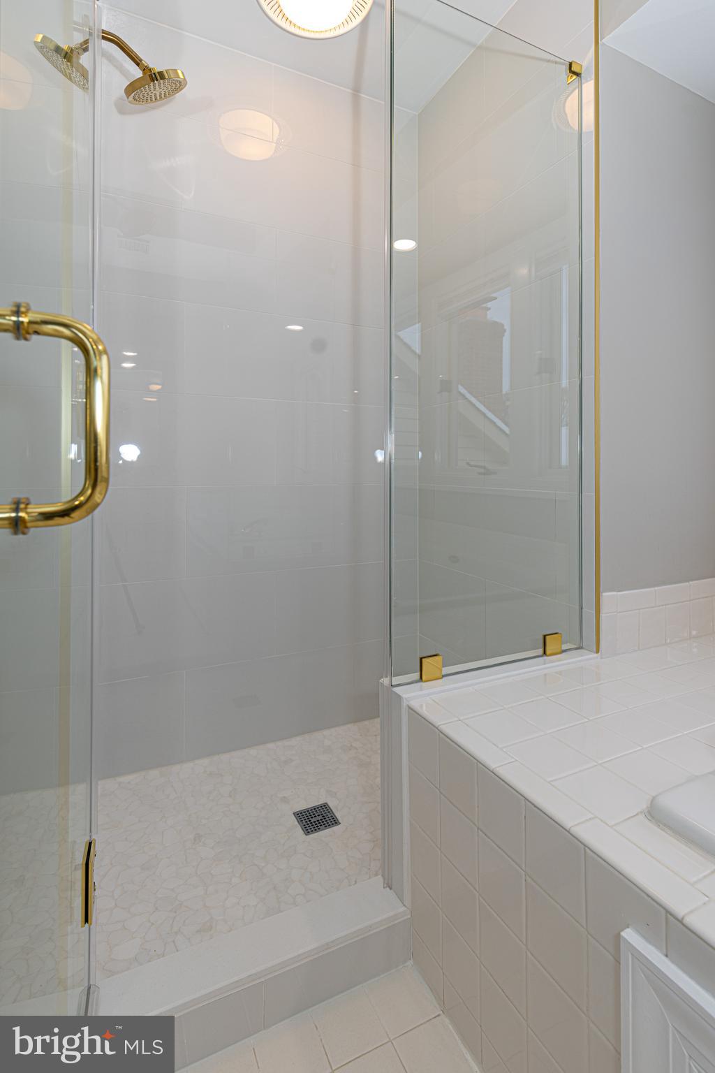 CROSSPOINTE - Residential