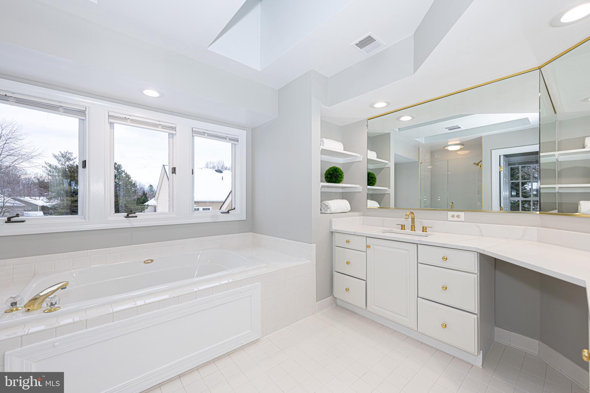 CROSSPOINTE - Residential