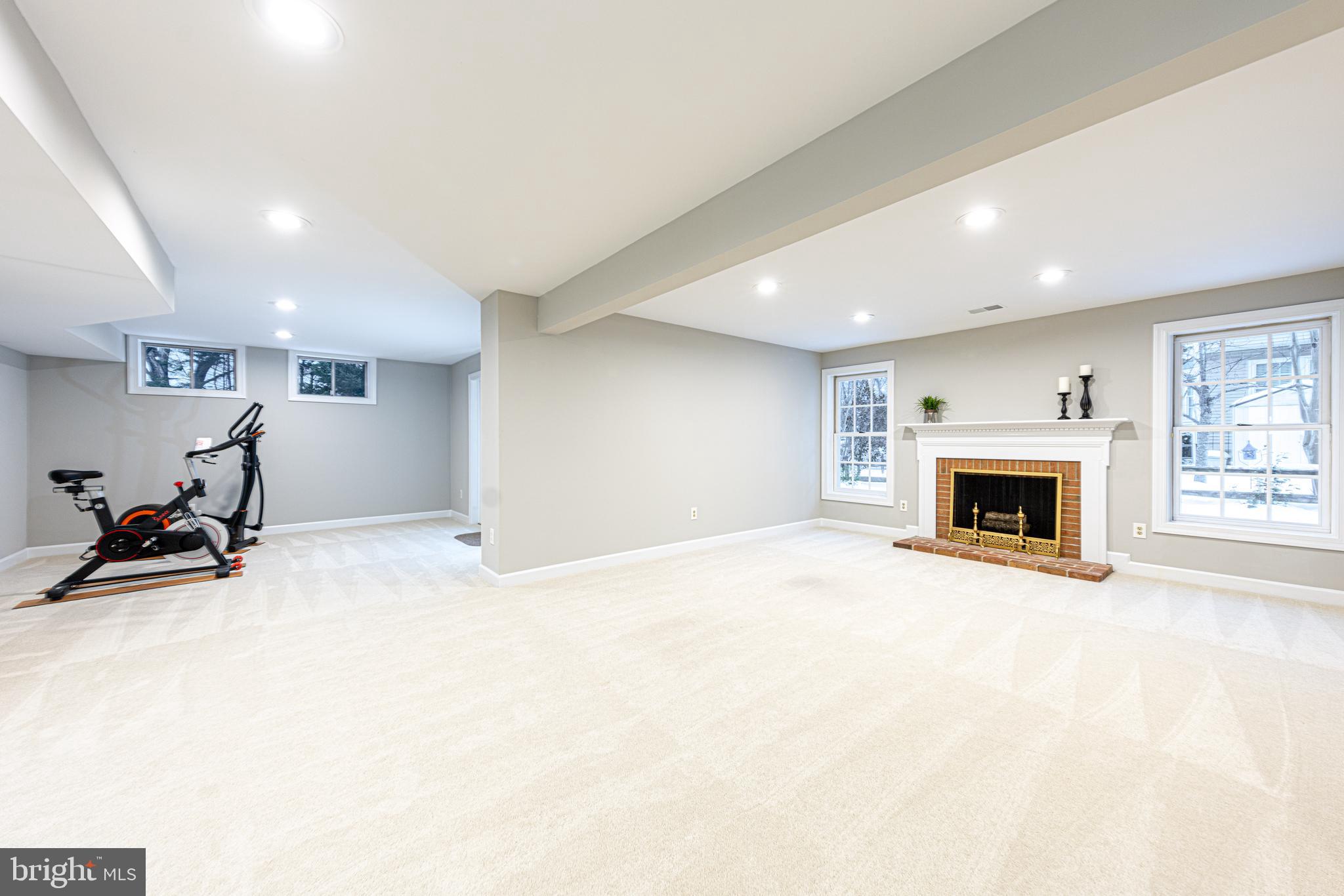 CROSSPOINTE - Residential