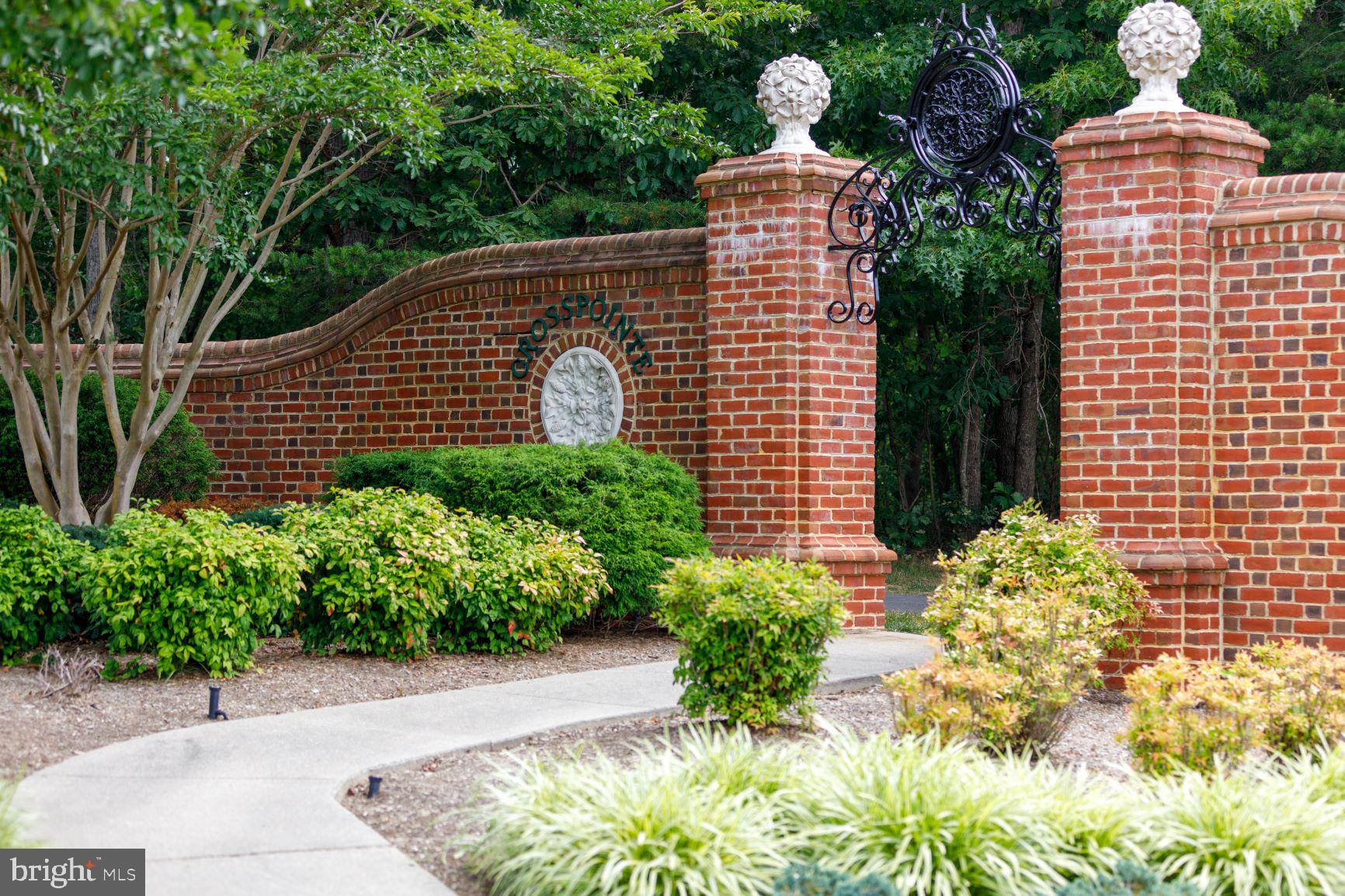 CROSSPOINTE - Residential