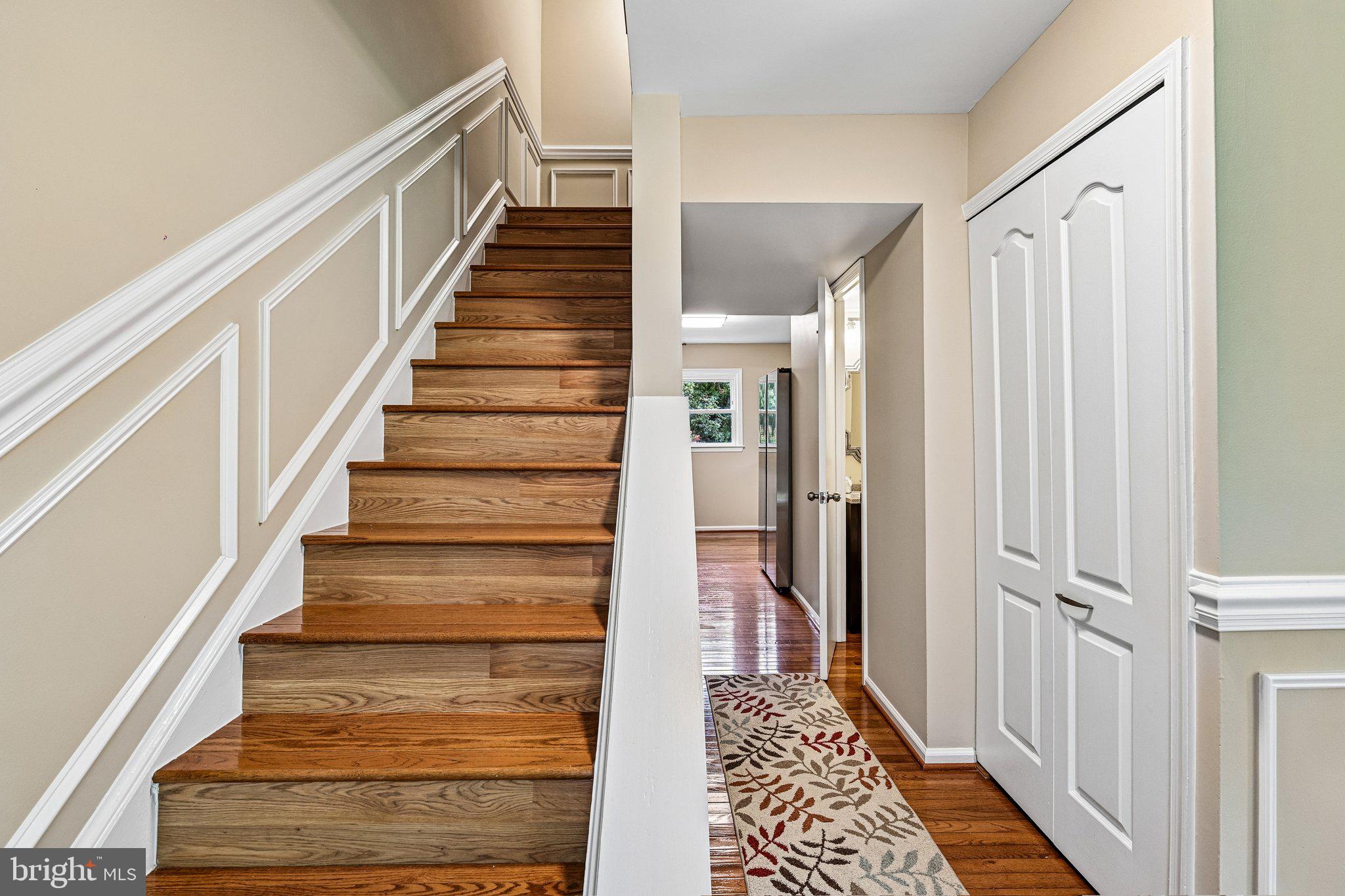 910 SHERWOOD COURT