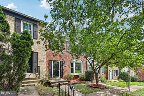 Photo of 910 Sherwood Court, STERLING, VA 20164 (MLS # VALO2131196)