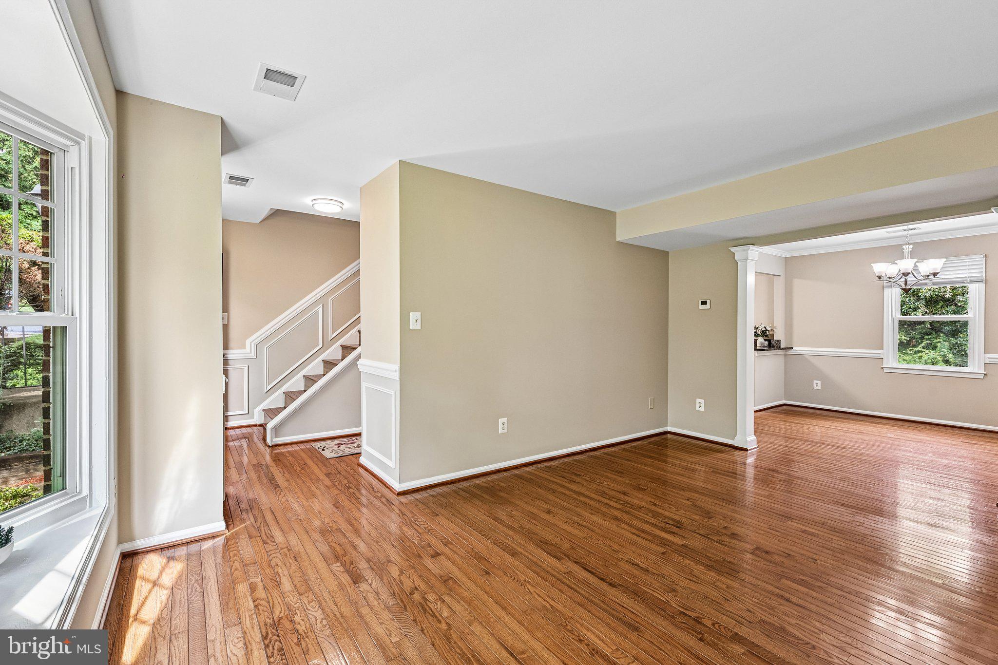 910 SHERWOOD COURT