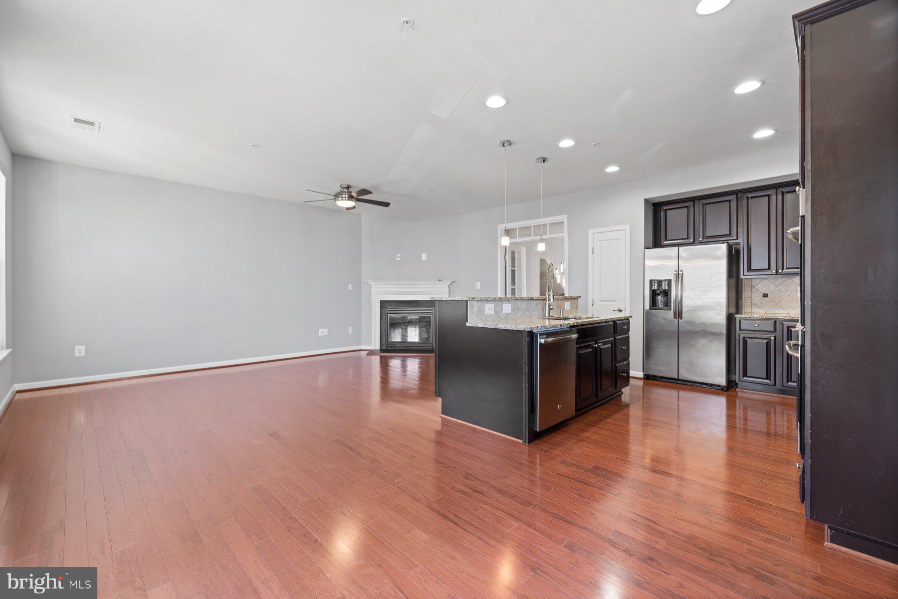 TOWN CENTER COMMONS - Residential Lease