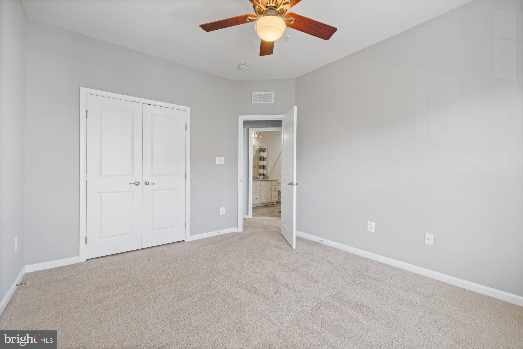 TOWN CENTER COMMONS - Residential Lease