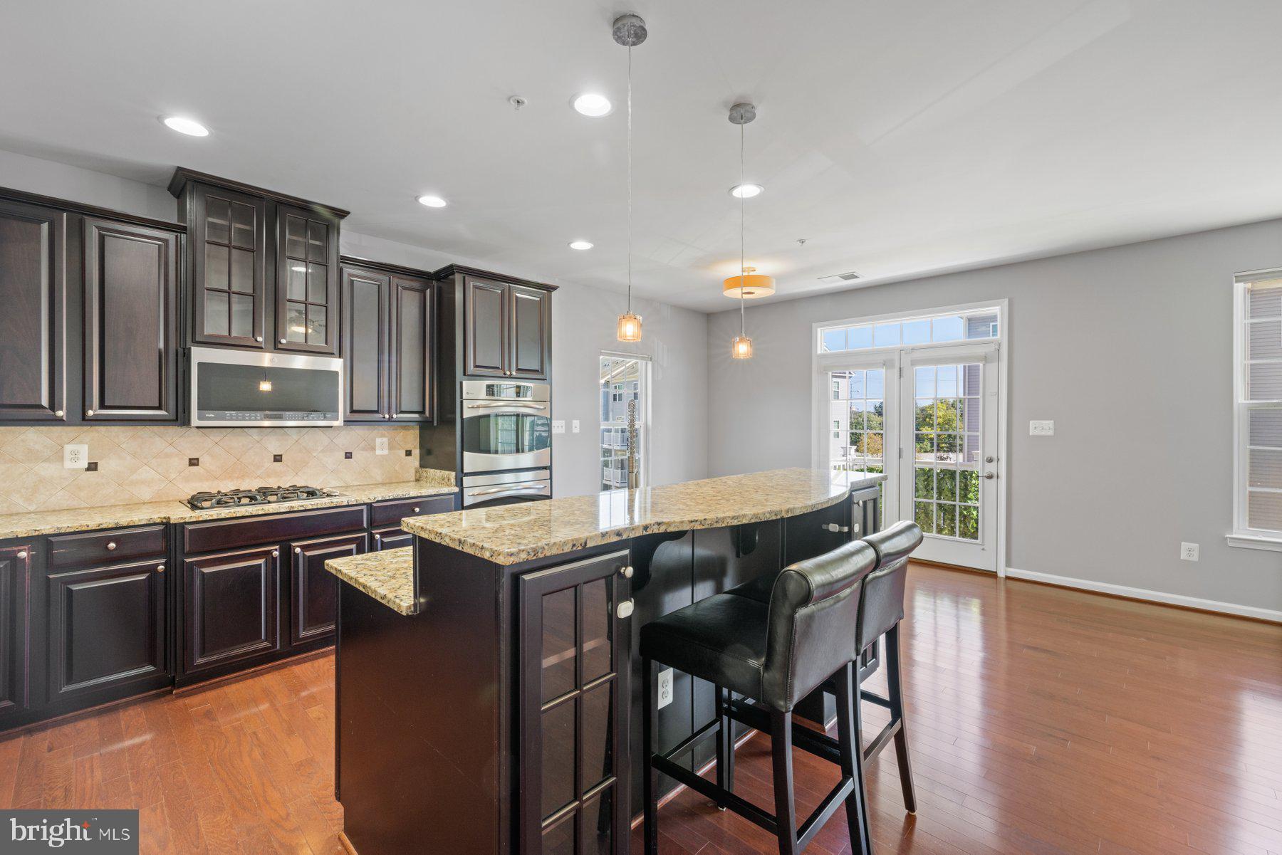 TOWN CENTER COMMONS - Residential Lease