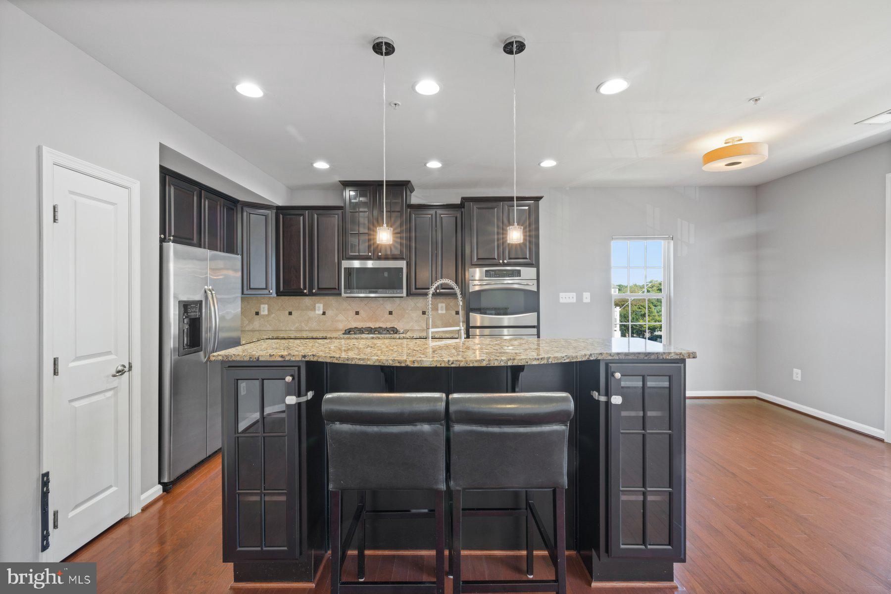 TOWN CENTER COMMONS - Residential Lease