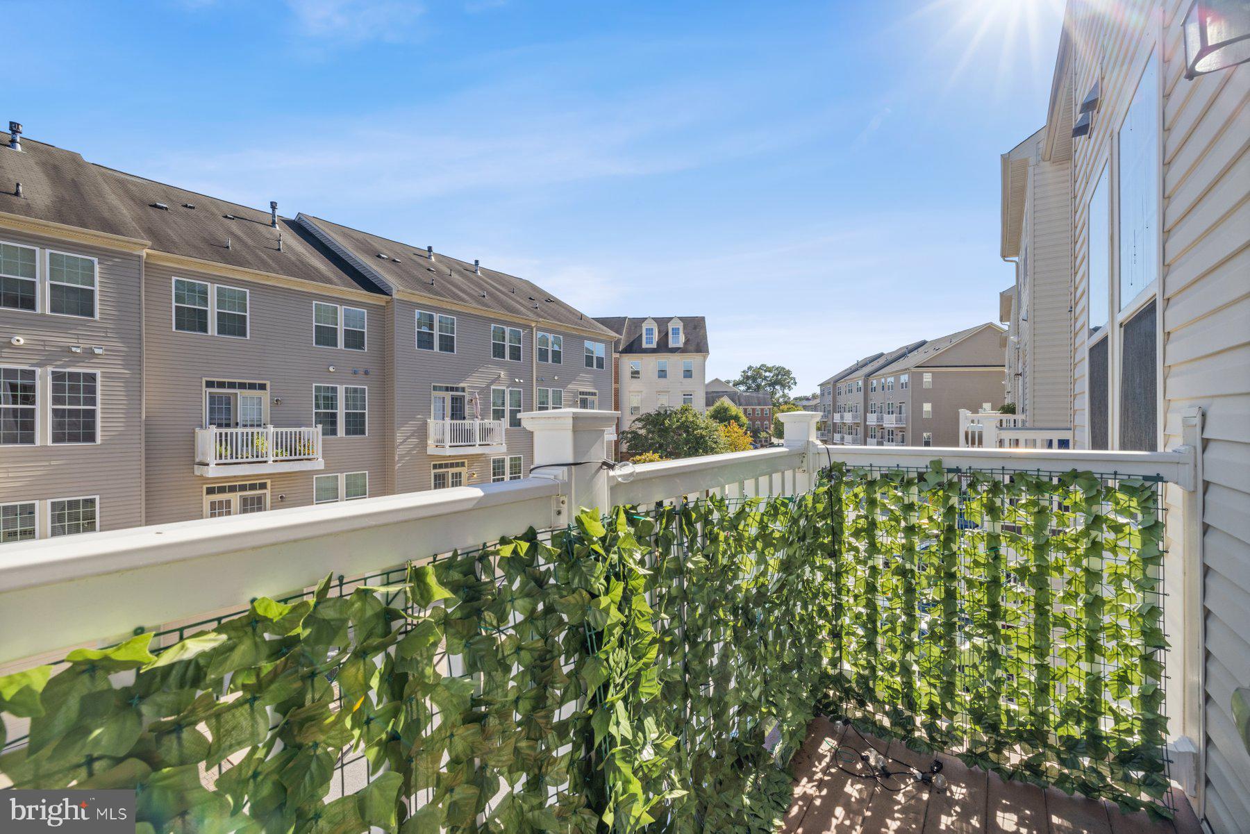 TOWN CENTER COMMONS - Residential Lease