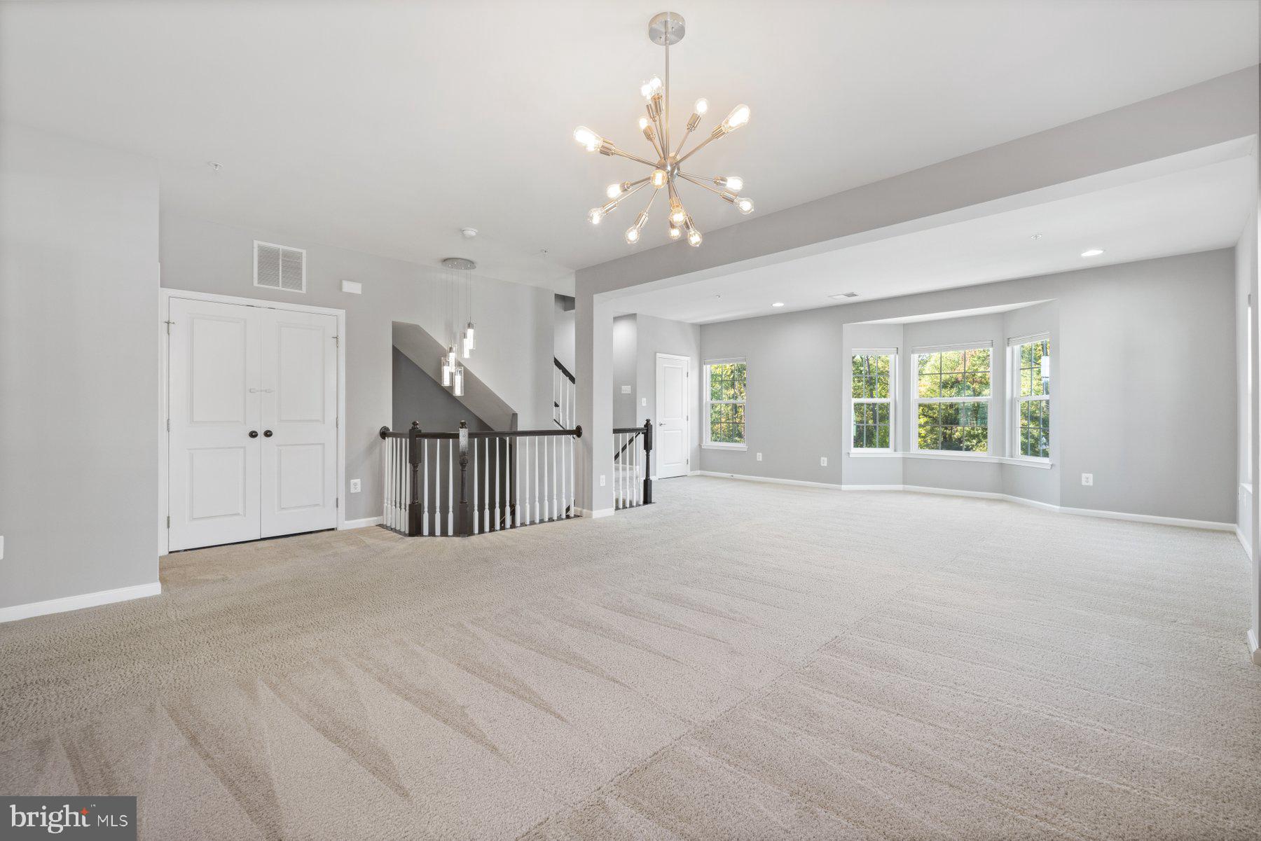 TOWN CENTER COMMONS - Residential Lease