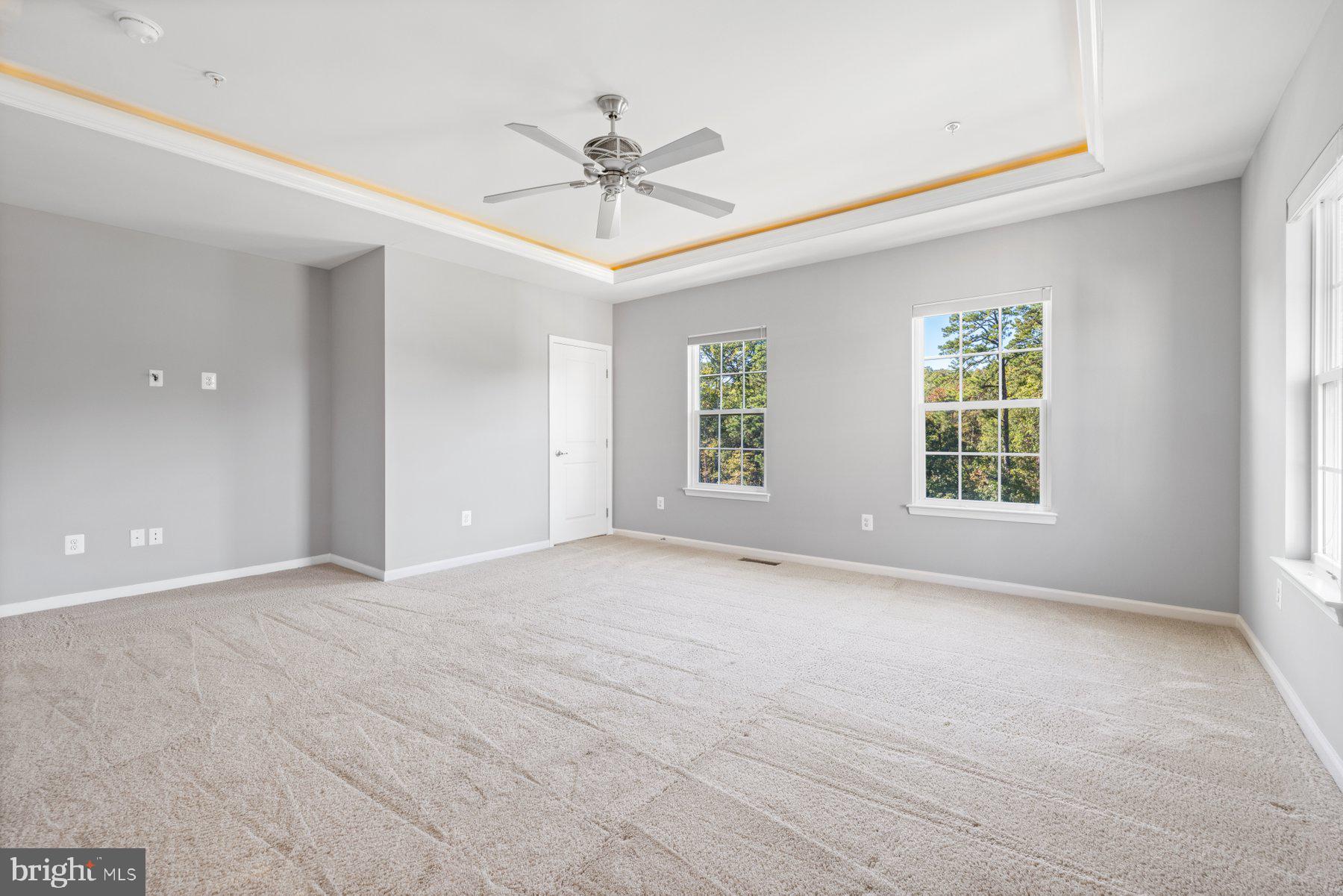 TOWN CENTER COMMONS - Residential Lease