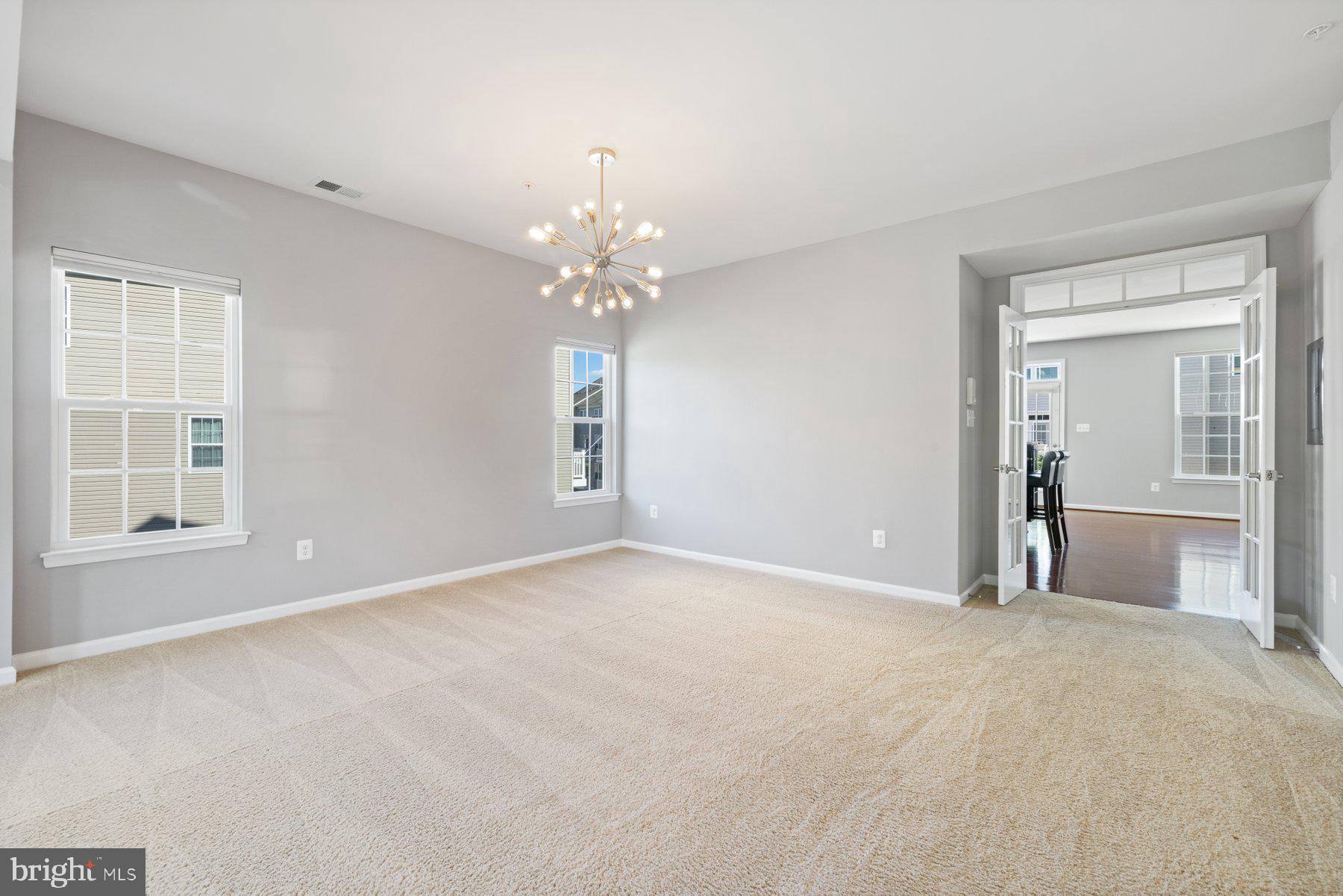 TOWN CENTER COMMONS - Residential Lease