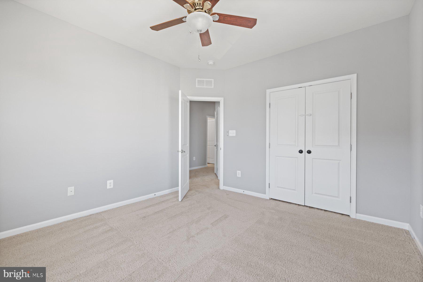 TOWN CENTER COMMONS - Residential Lease