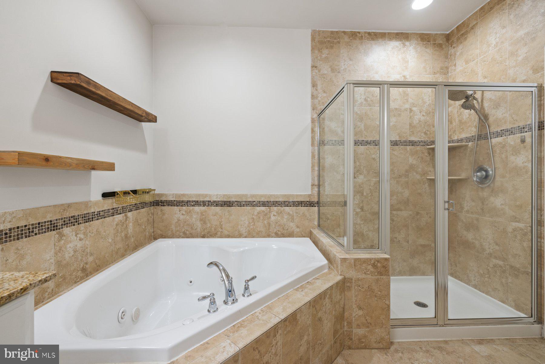 TOWN CENTER COMMONS - Residential Lease