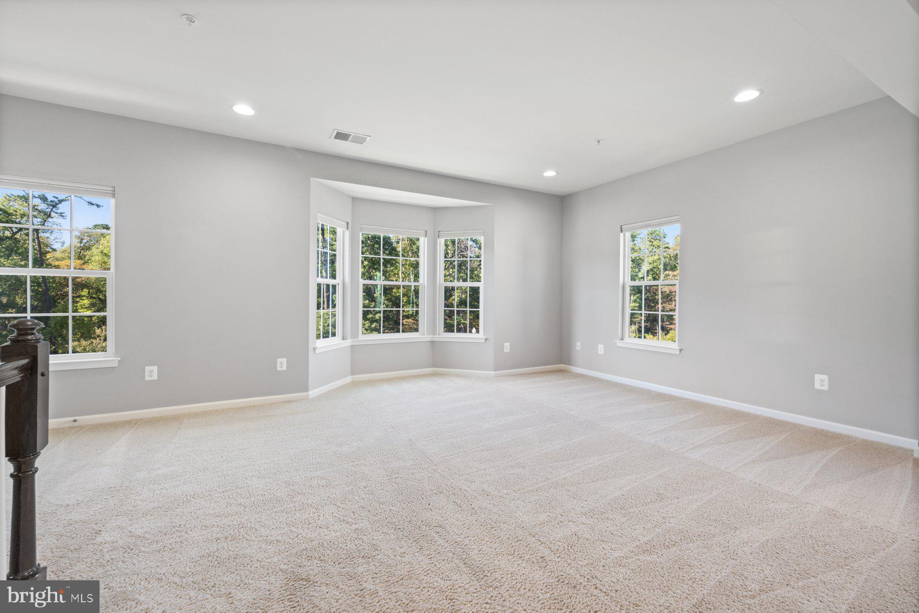 TOWN CENTER COMMONS - Residential Lease