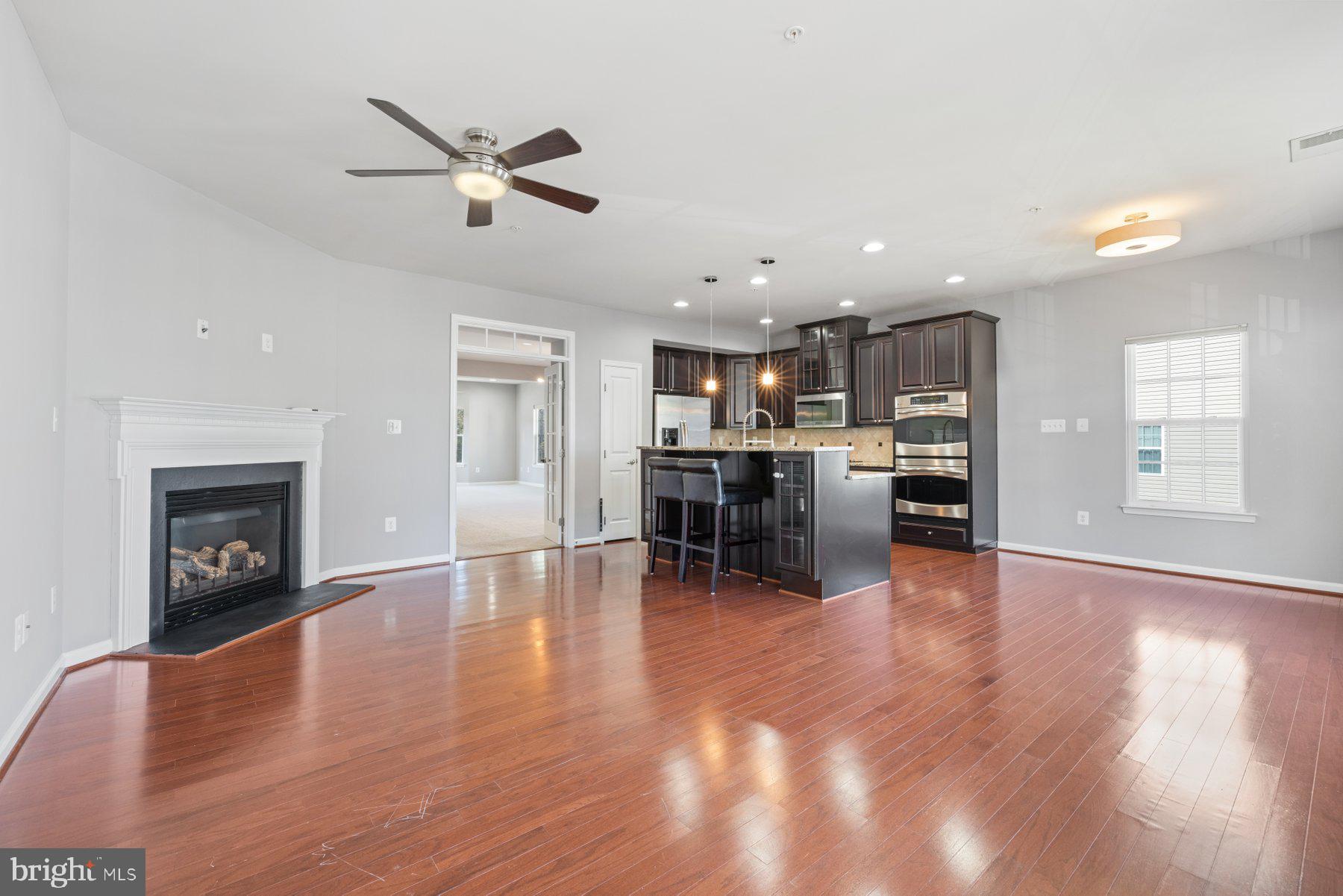 TOWN CENTER COMMONS - Residential Lease