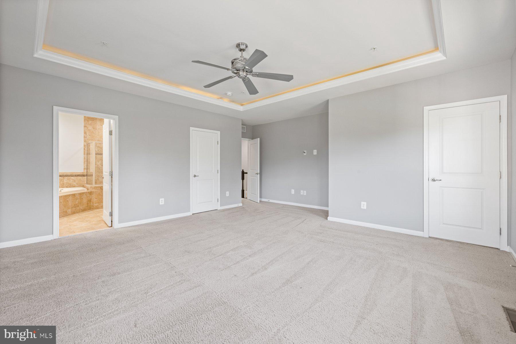 TOWN CENTER COMMONS - Residential Lease