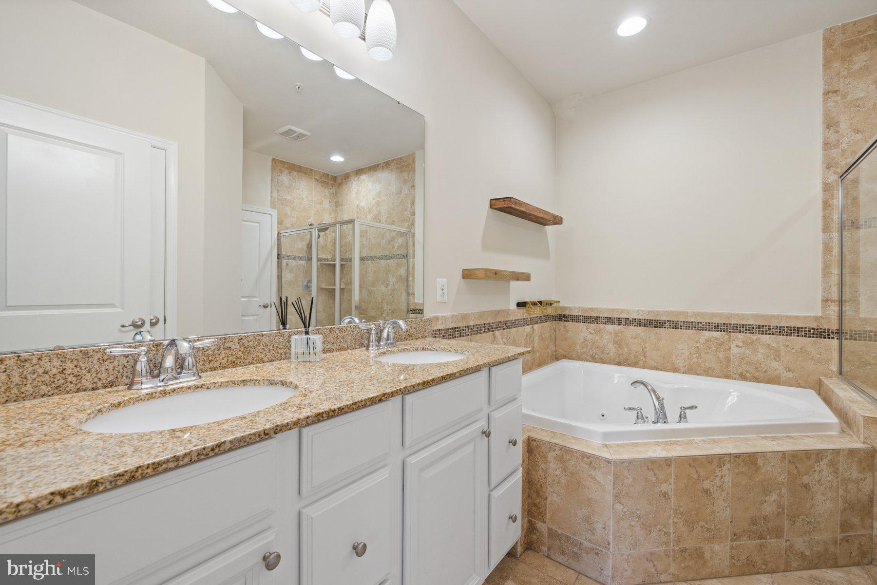 TOWN CENTER COMMONS - Residential Lease