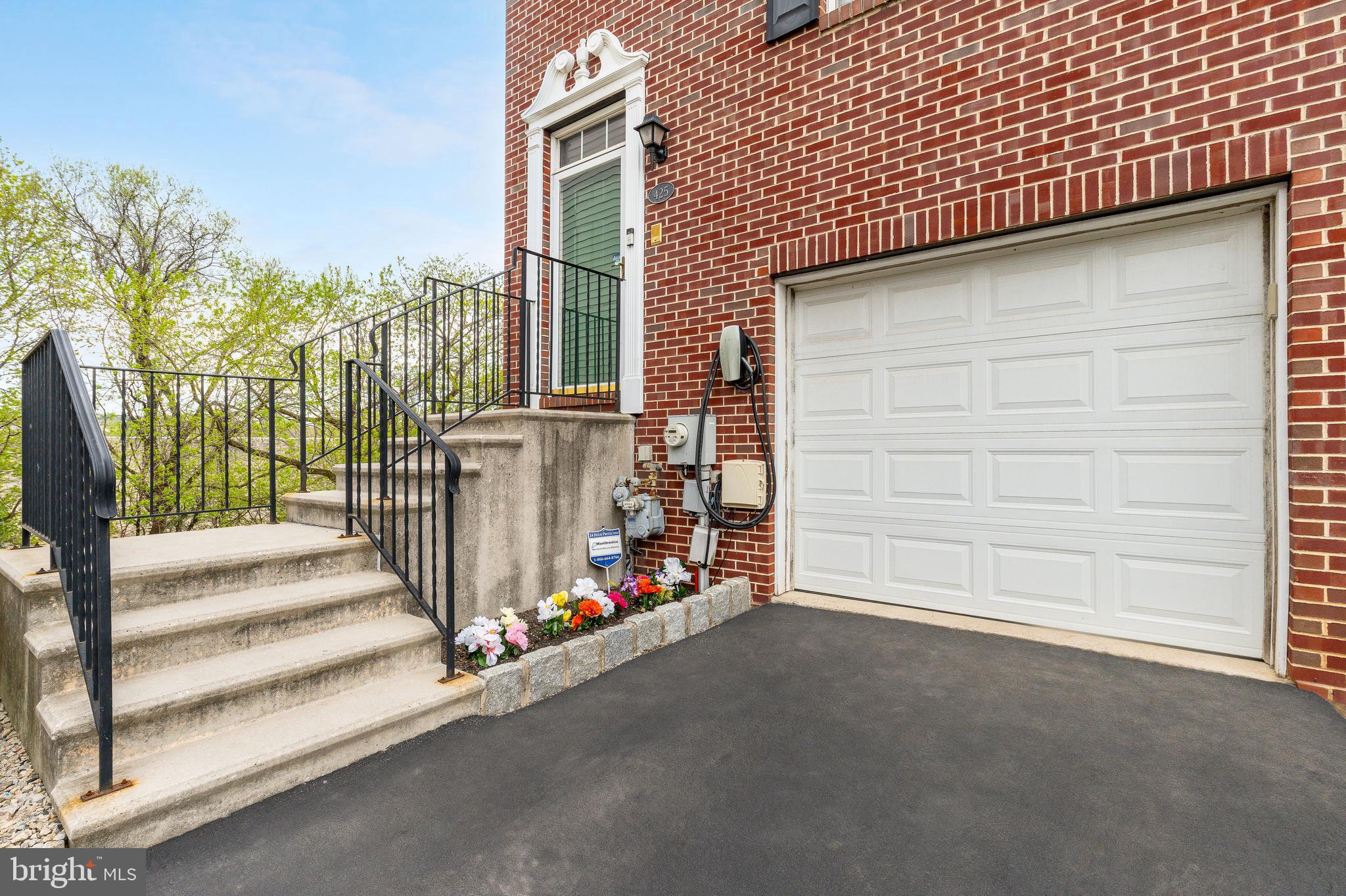 FREEDLEY SQUARE - Residential