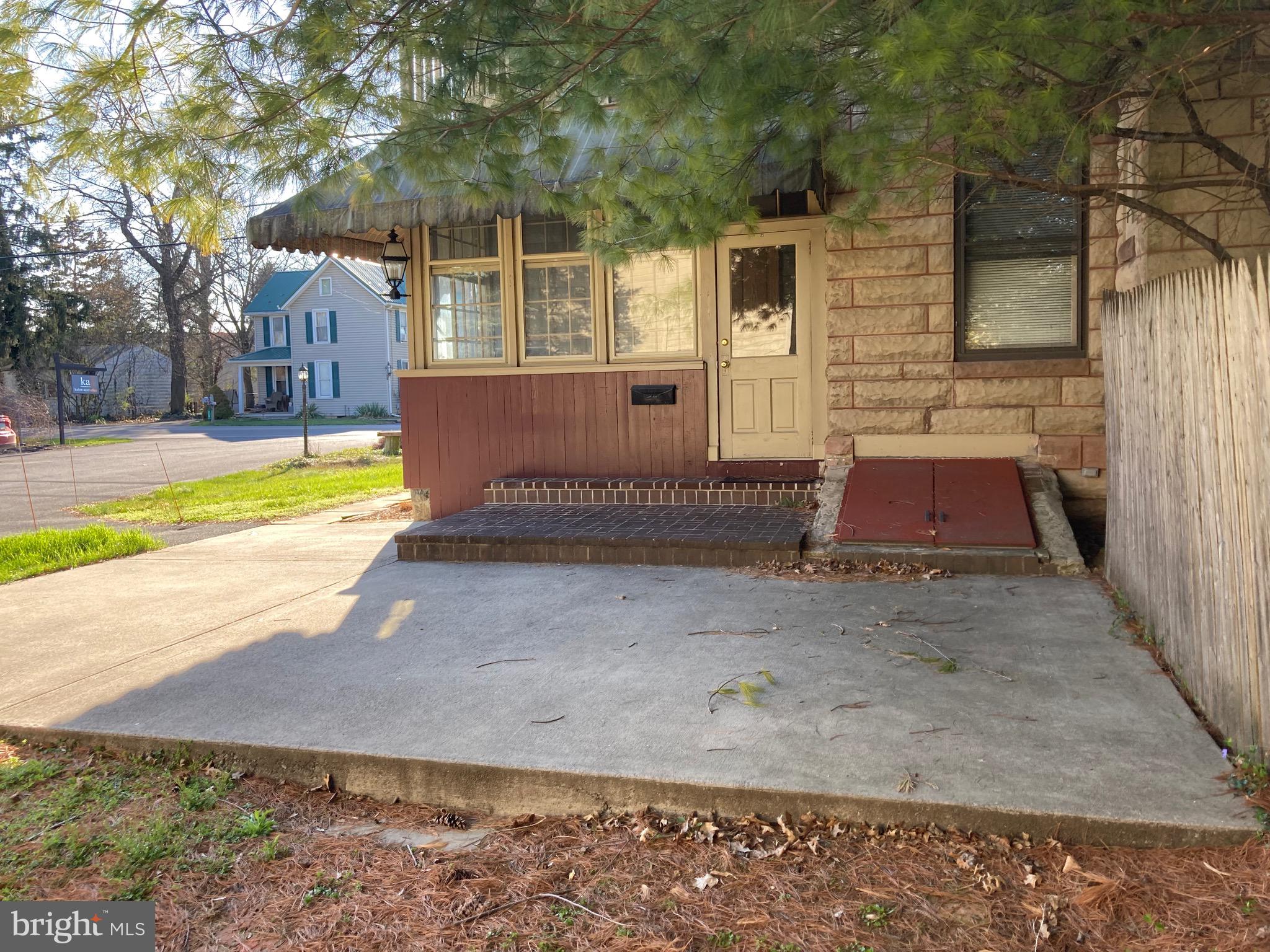 FALLING SPRING RD - Residential Lease