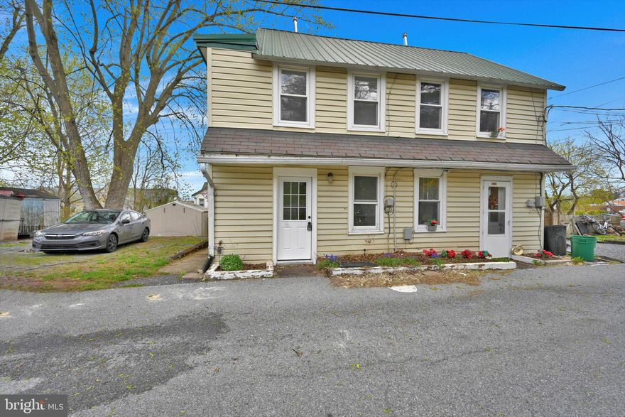 Beautifully redone from top to bottom including the front door!  Great two bedroom in downtown Ephrata walking distance to many shops come check it out today!  
No Smoking. $50 nonrefundable application fee required per applicant and if selected 
$50 admin fee. 615 Min. Credit Score