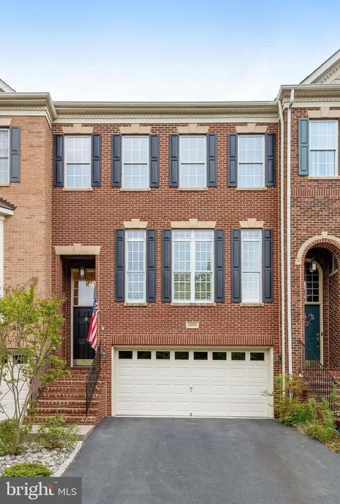 25804 Commons Square, Chantilly, VA MLS: VALO2092254