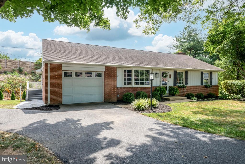 Photo of 20 Debra Lane, LANCASTER, PA 17602 (MLS # PALA2054904)
