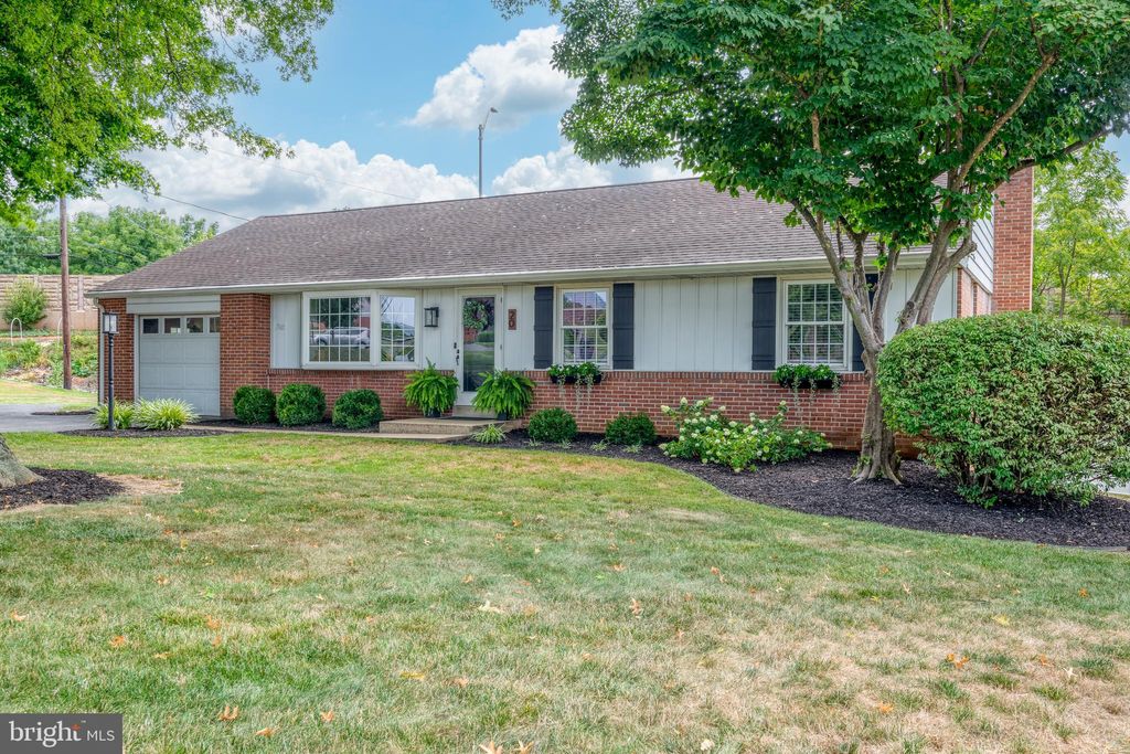 Photo of 20 Debra Lane, LANCASTER, PA 17602 (MLS # PALA2054904)