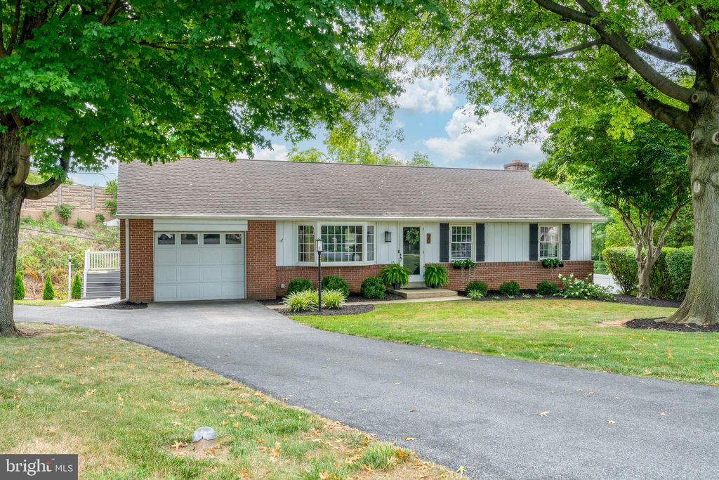 Photo of 20 Debra Lane, LANCASTER, PA 17602 (MLS # PALA2054904)