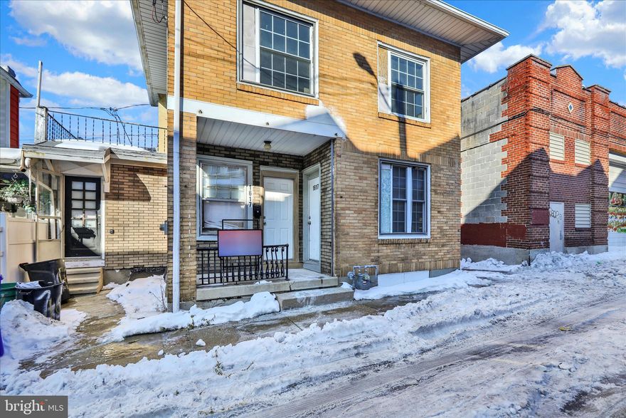 Charming Home Alert!
Nestled in the southeastern corridor of Reading, This delightful two-bedroom, one-bathroom, semi-detached home offers the perfect blend of comfort and convenience. Recently freshly painted and boasting fresh floors in some of the rooms, this home is move-in ready or could be a great investment opportunity. Enjoy close proximity to the iconic Pagoda and the scenic Never Sink Trail. With great walkability, You'll have local stores and personal necessity's right at your doorstep. Don't miss out on this cozy gem! 

*Motivated seller*